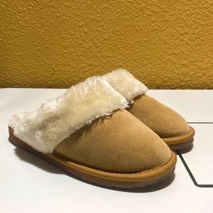 Minnetonka Women's Chesney slippers